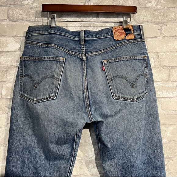36x36 Vintage 90s Y2K Levi's 501Button Fly Medium Wash Dad Jeans *Flawed* - Picture 6 of 16